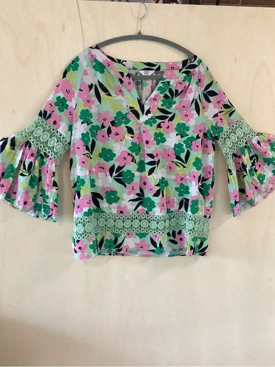 crown & ivy Tops - Crown & Ivy Boho Floral Crochet Bell Sleeve Tunic Blouse Womens M, Pink & Green